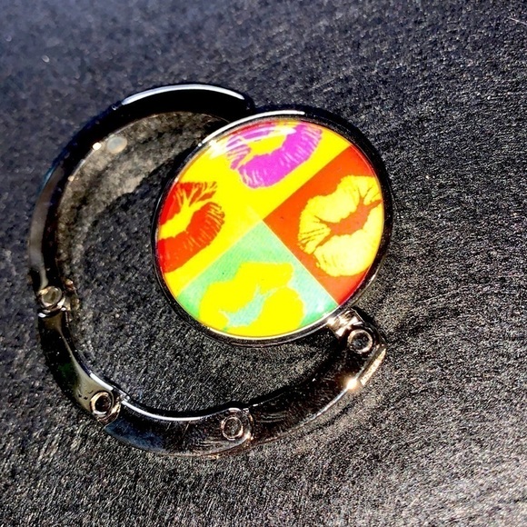 Handbags - NEW~SEXY Lip Pop Art Bag Hanger